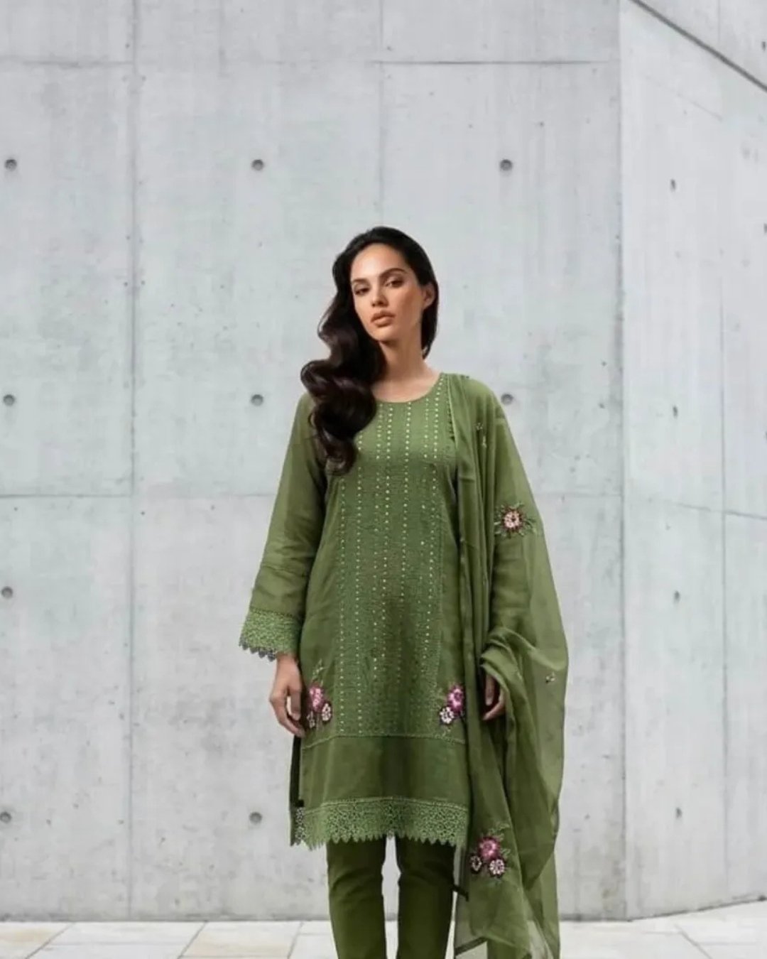 Khaddi net Suit embroided image 1
