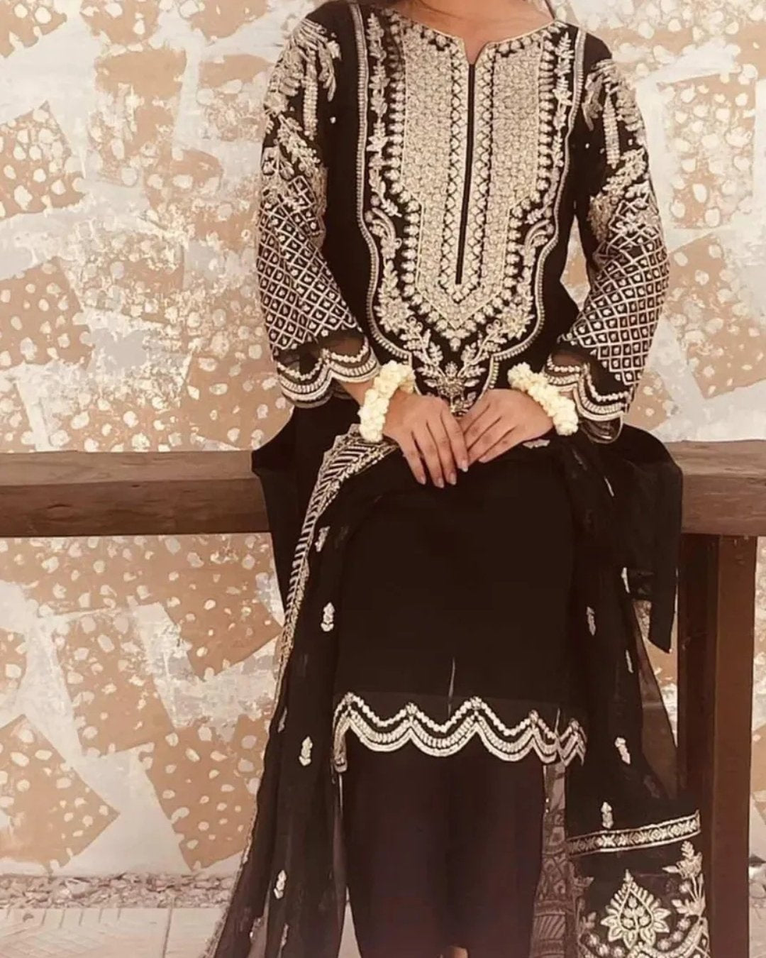 Chiffon embroided two piece suit image 5