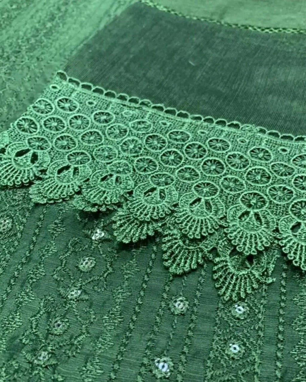 Khaddi net Suit embroided image 3
