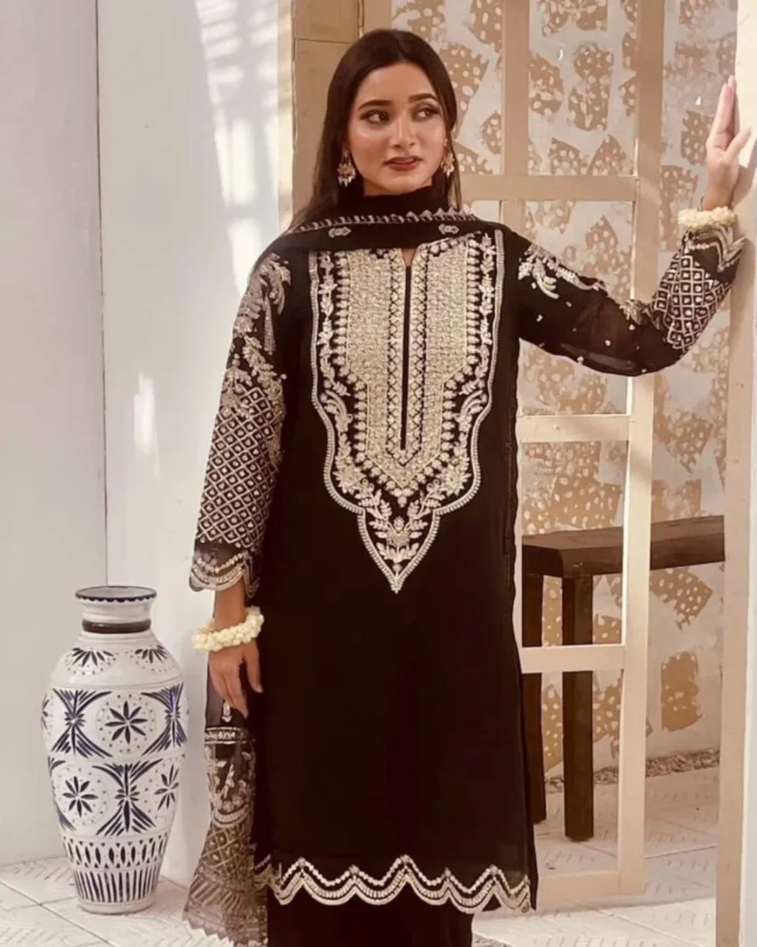Chiffon embroided two piece suit image 0