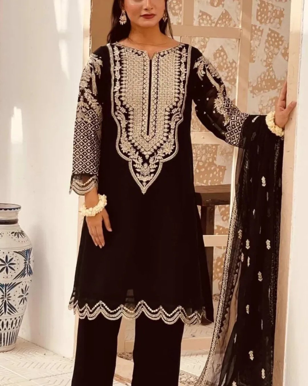 Chiffon embroided two piece suit image 1