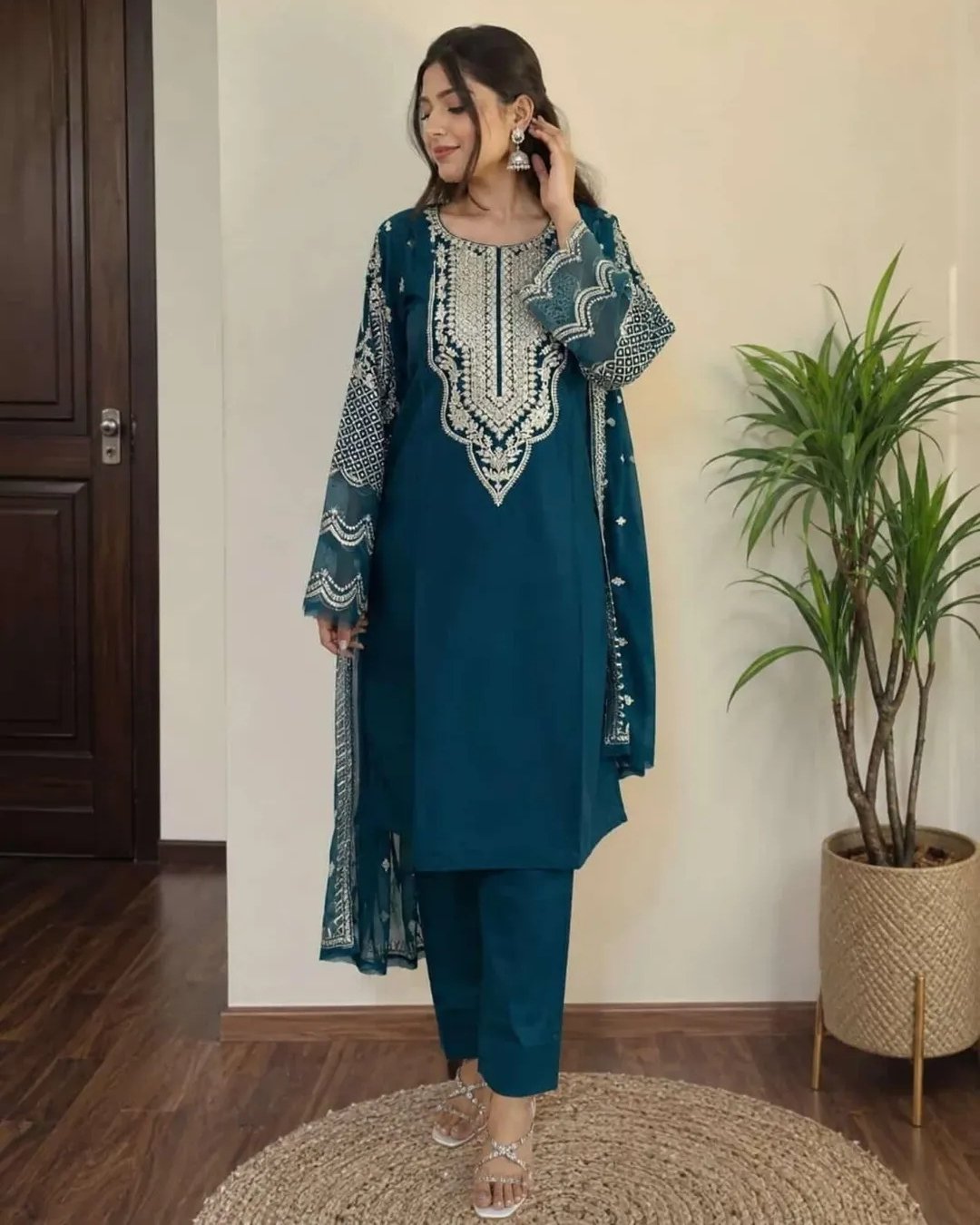 3 piece suit - Stitched image