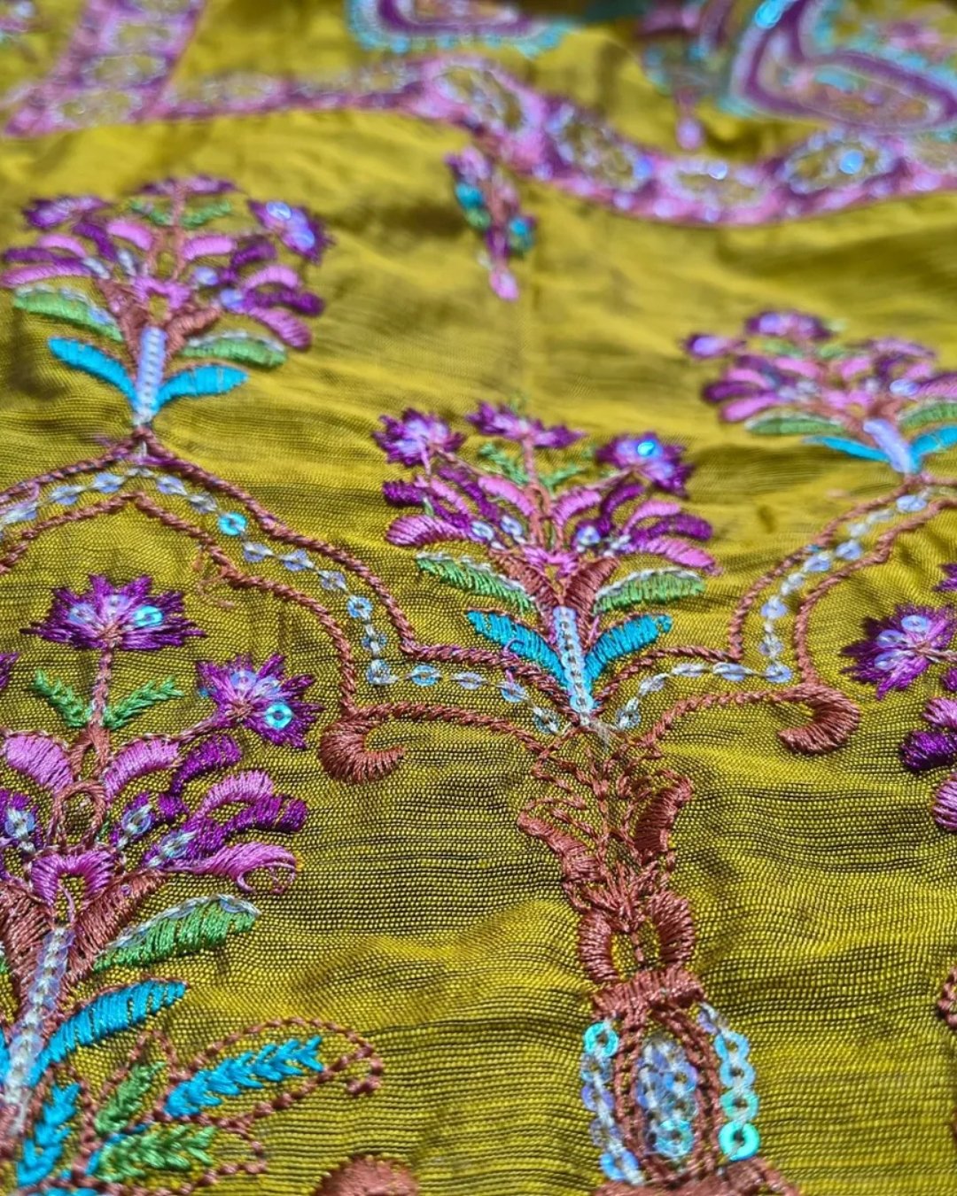 Cotton three piece embroided suit image 3