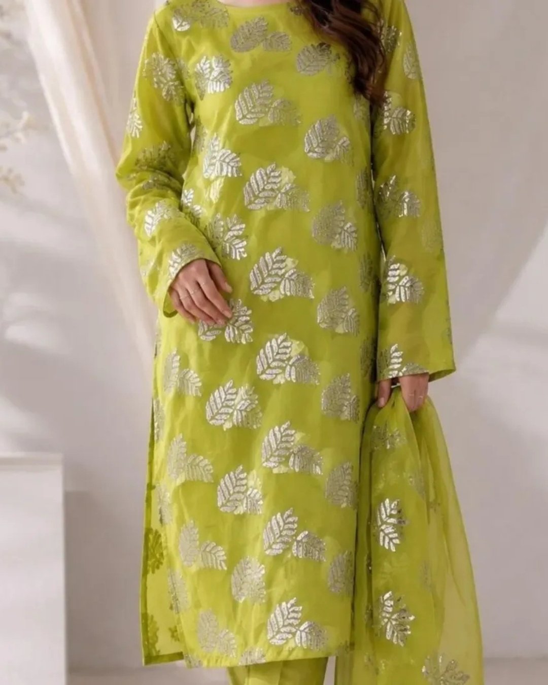 Chiffon embroidered 3 piece suit image 3