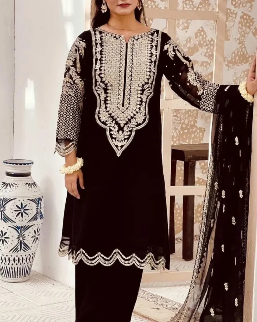 Chiffon embroided two piece suit - Stitched image