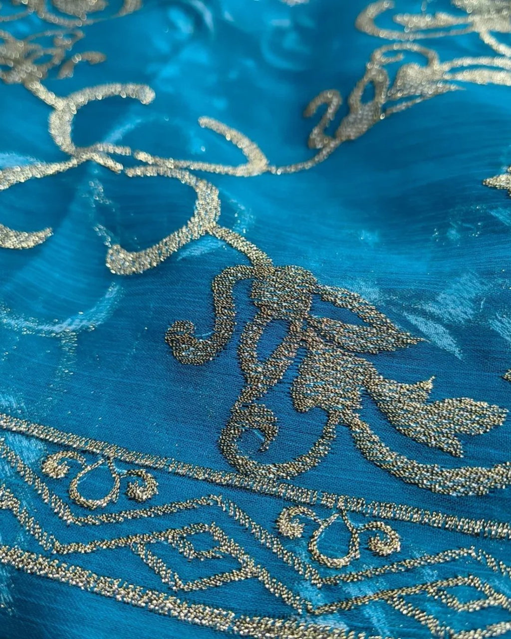 Chiffon tilla embroided three piece suit image 4